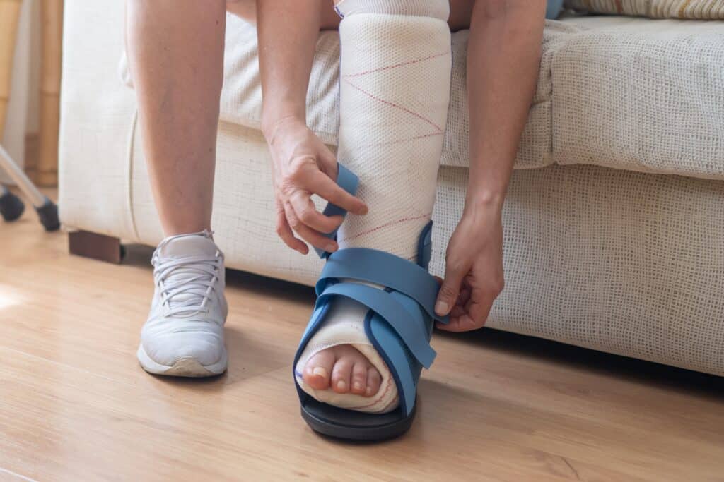 close up,of,a,patient,fastening,the,straps,of,an,orthopedic